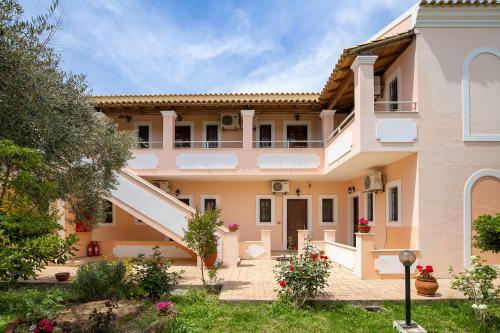 Nikos Pool Apartments - Upper Floor