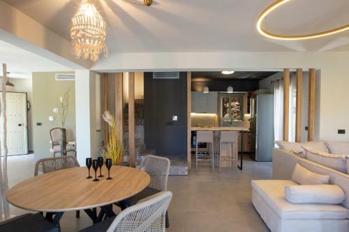 Villa Elanthy-new Luxury Villa With Private Sea Access