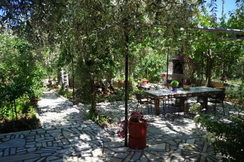 Hostal Garden Guesthouse