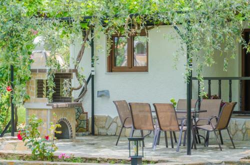 Chrisella Villa