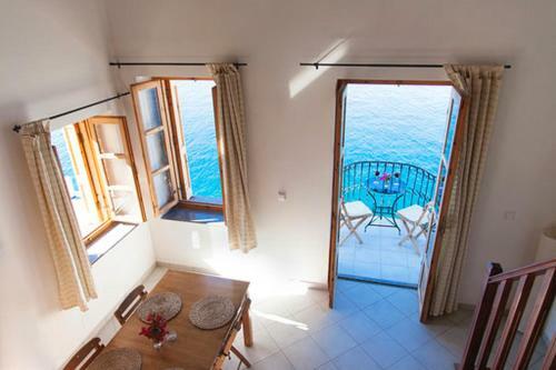 Overthe Sea Apartments