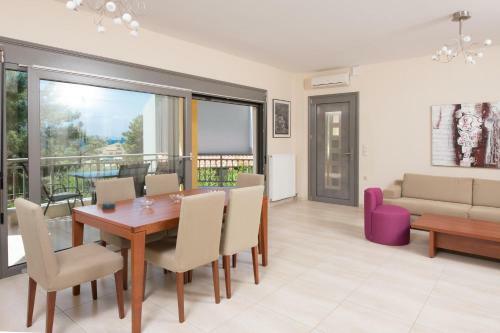 Louloudis Pool Villa