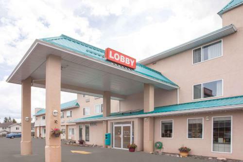 Hotel Ramada Limited 100 Mile House - Standard Cb