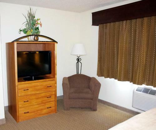 Hotel Americinn Of Grimes