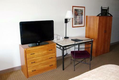 Hotel Americinn Of Grimes