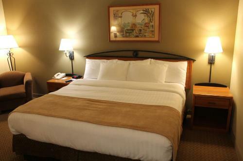 Hotel Americinn Of Grimes