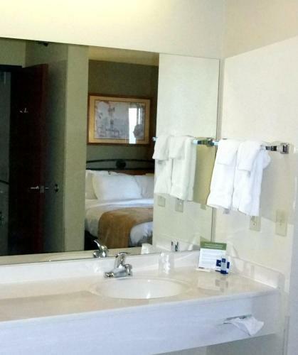 Hotel Americinn Of Grimes