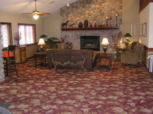 Hotel Americinn Of Grimes