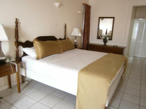 Hotel Whispering Bamboo Cove Resort