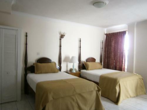 Hotel Whispering Bamboo Cove Resort