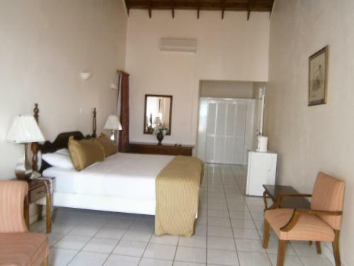 Hotel Whispering Bamboo Cove Resort