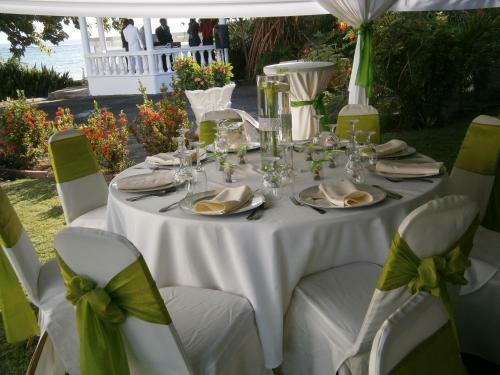 Hotel Whispering Bamboo Cove Resort