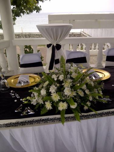 Hotel Whispering Bamboo Cove Resort