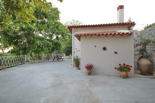 Pyrgos Country House