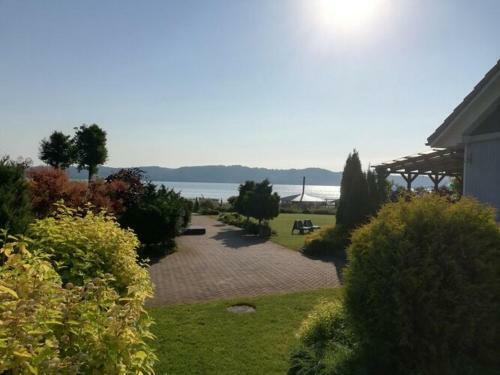 Cottage By The Lake In Nadole