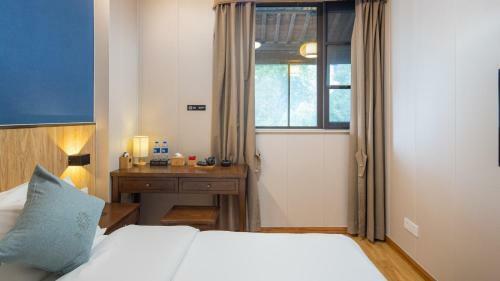 Floral Hotel Wuxi Chanfeng Xiaozhu Lingshan Town