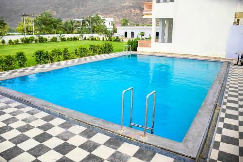 Hotel Sunrise - The Resort With Mountain View And Pool
