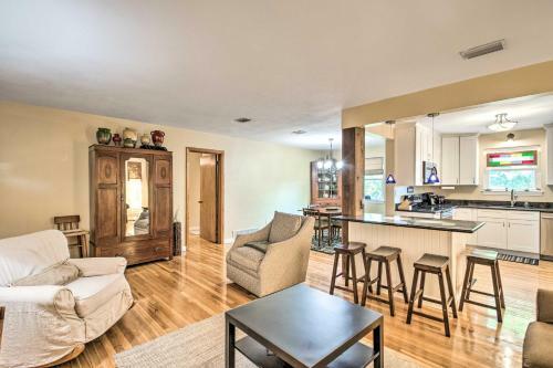 Cozy Pensacola Home With Yard 3 Mi To Downtown