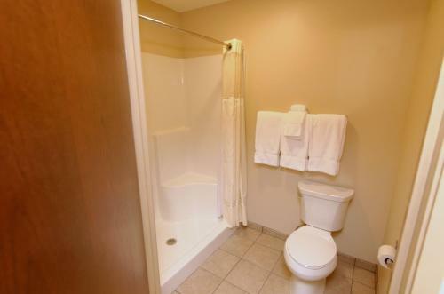 Hotel Boulders Inn & Suites