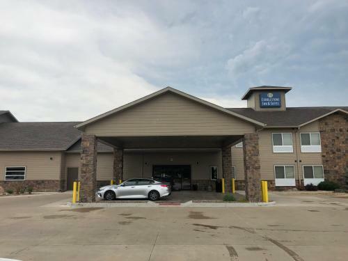 Hotel Boulders Inn & Suites