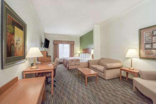 Hotel Baymont Inn & Suites
