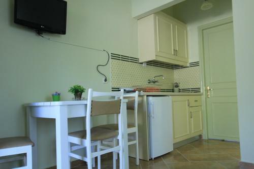 Iliobasilema Studios And Apartment