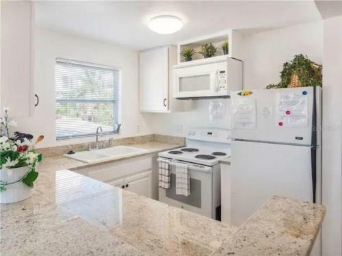 Apartamento Amazing Location ! Direct Across St, From Beach