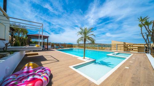Seaview Garden Villa - Heated Pool