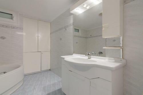 Comfy Apartment For 6 People In Heraklion