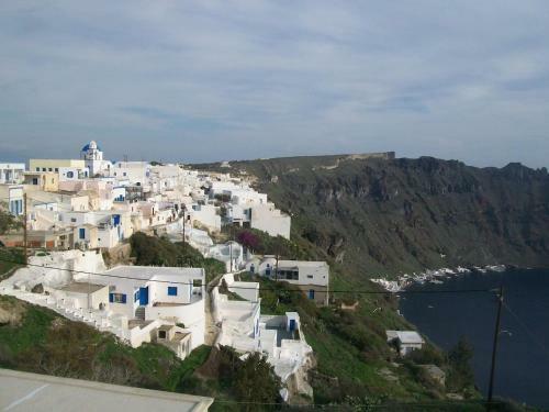 Agrilia Secluded Cave House