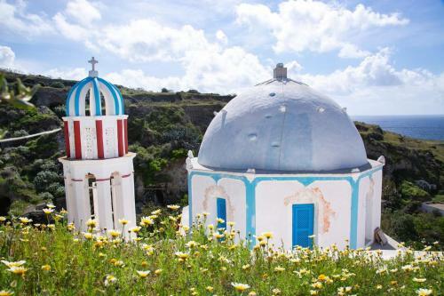 Agrilia Secluded Cave House