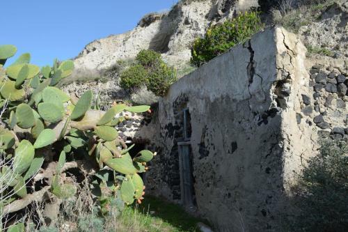 Agrilia Secluded Cave House
