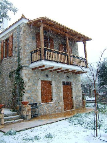 Homeberry Traditional Stone House In Tiros
