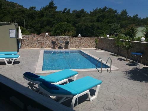 Greek Style Ground Floor Apartment & Pool