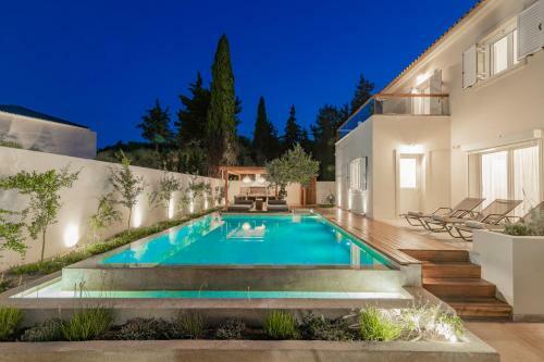 Oresteia Executive Villa, A Flamboyant Retreat