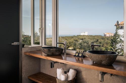 Oresteia Executive Villa, A Flamboyant Retreat