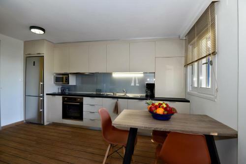 Deck2 Syros Premium Apartments