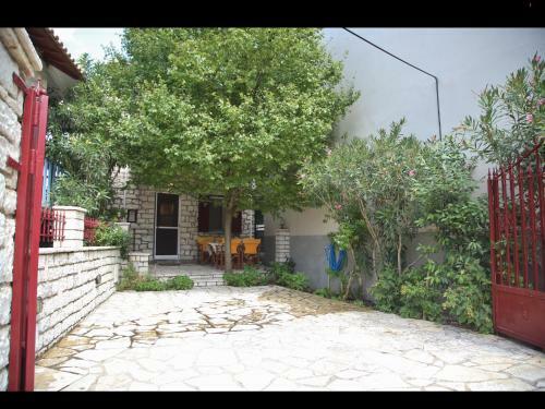 Vafkeri Fotis House