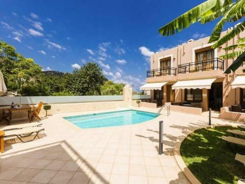Apartment In Holiday Complex In Vlichada With Parking Space