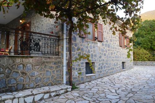 Villa Vytina With Garden And Bbq