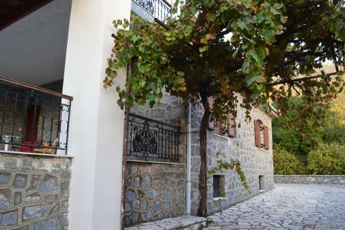 Villa Vytina With Garden And Bbq
