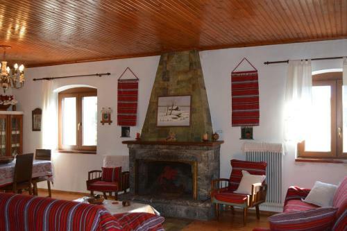 Villa Vytina With Garden And Bbq