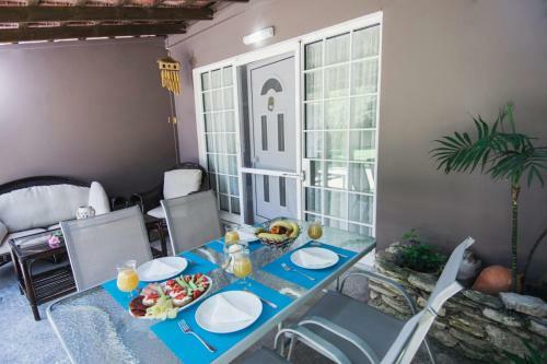 Felenia House