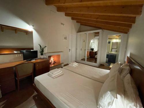 Hotel Corinthian Village