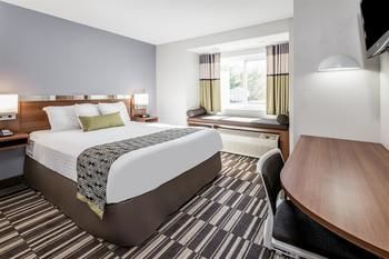 Hotel Microtel By Wyndham Victor