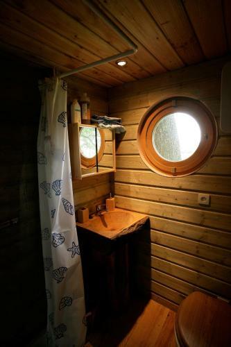 La Cabane Aux Secrets - Au Milieu De Nulle Part
