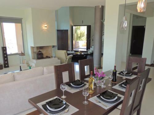 Provarma Hills Luxury Villa Gerani