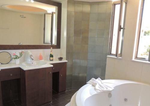 Provarma Hills Luxury Villa Gerani