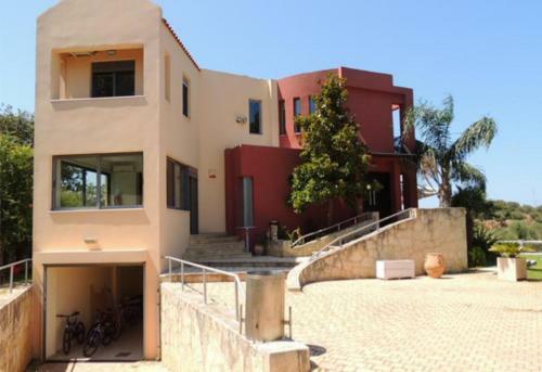Provarma Hills Luxury Villa Gerani
