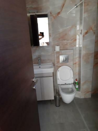 Kosmos Service Apartment City Center 1 With Parking